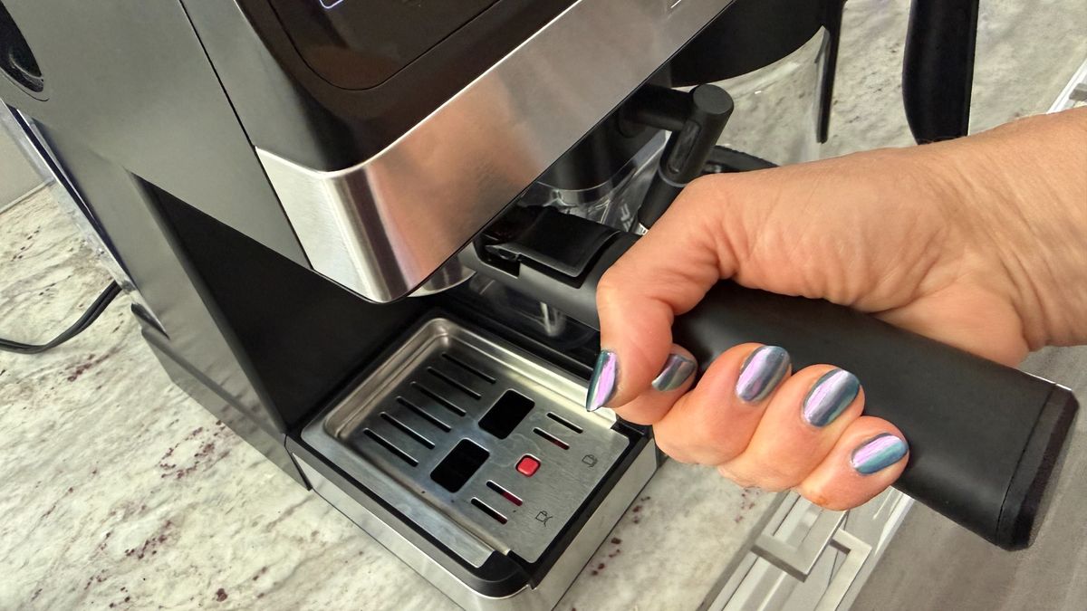 Chefman Coffee Station Pro making espresso