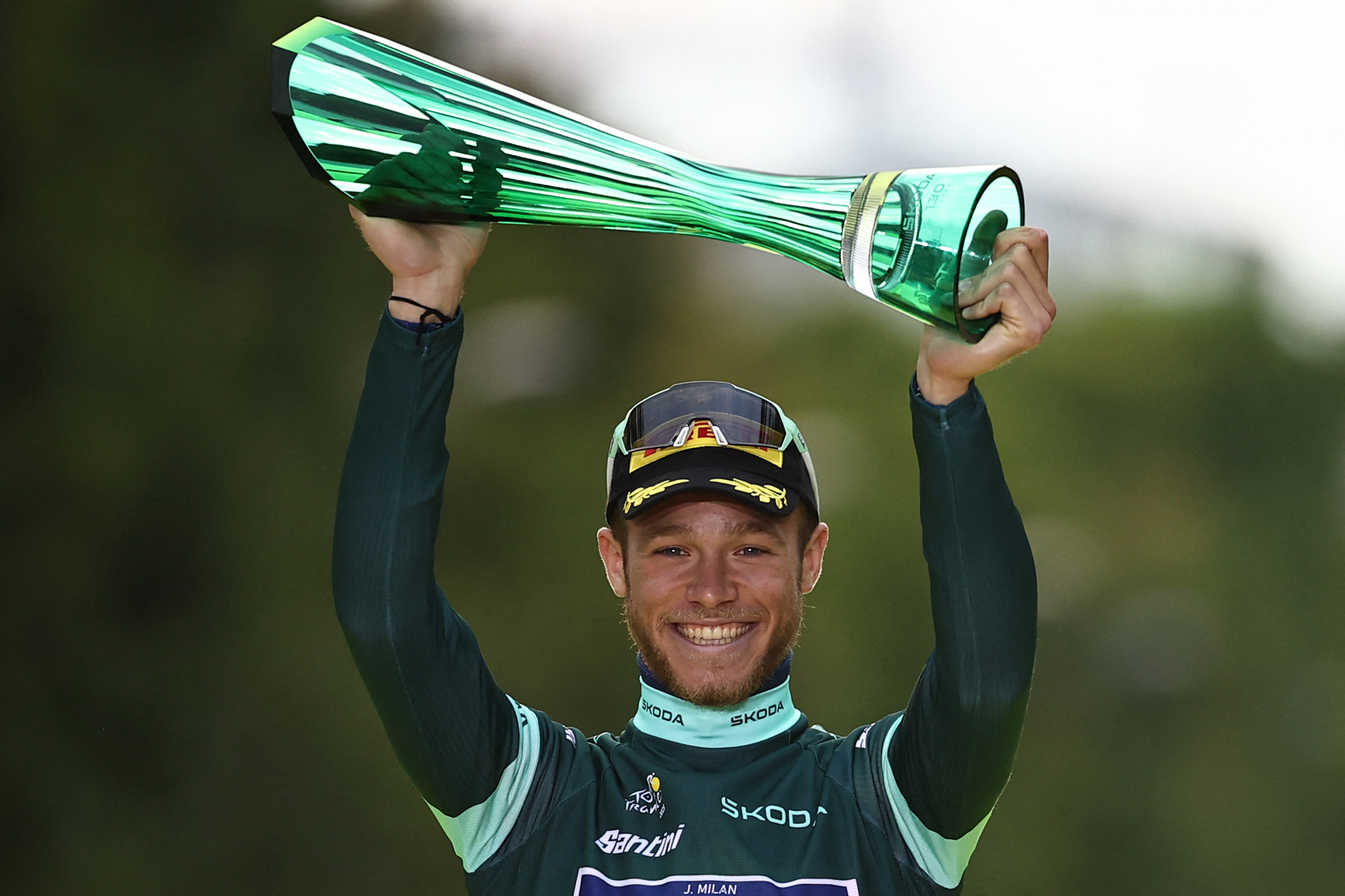 Lidl - Trek team&#039;s Italian rider Jonathan Milan celebrates on the podium with the best sprinter&#039;s green jersey after the 21st and final stage of the 112th edition of the Tour de France cycling race, 132.3 km between Mantes-la-Ville and Paris Champs-&amp;Eacute;lysees, on July 27, 2025. (Photo by Anne-Christine POUJOULAT / AFP)