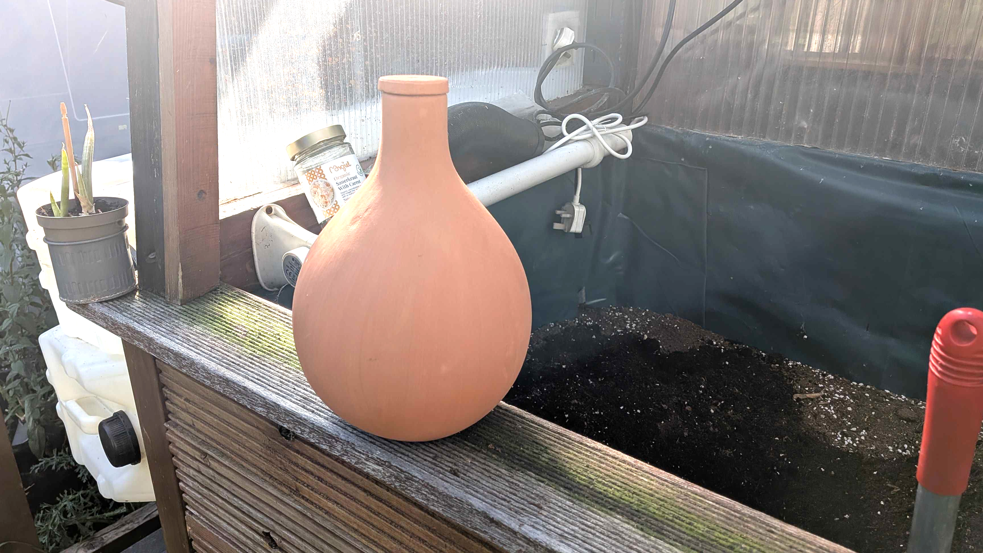 Ollas irrigation pot for flower bed