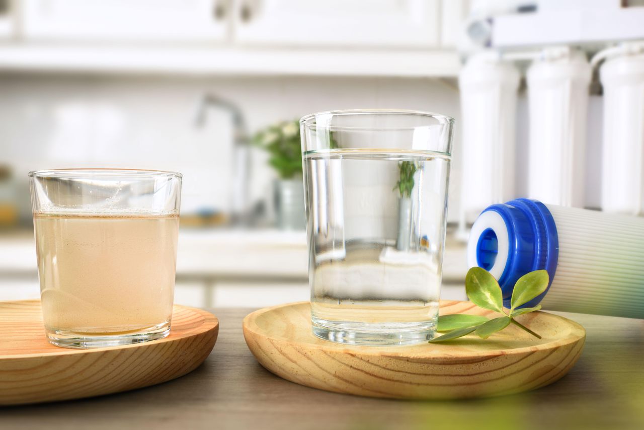 Cloudy tap water in a kitchen