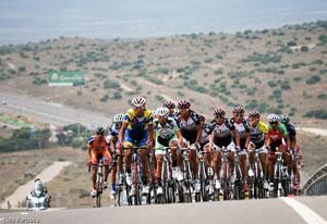 The peloton working hard against an arrid backdrop