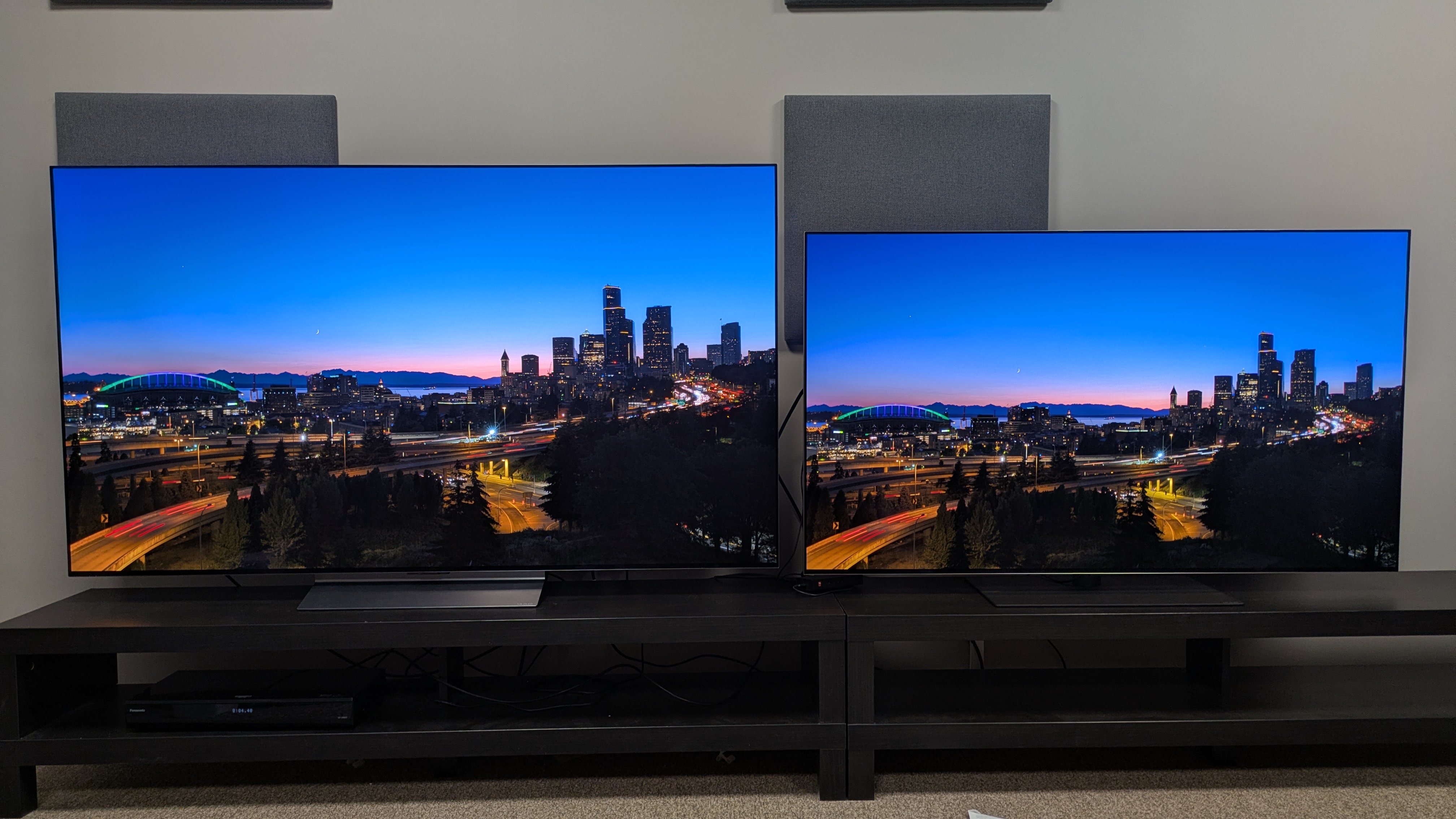 LG C6 (left) and LG G5 (right) with a shot of a skyline ay sunset. Both TVs again have excellent color reproduction