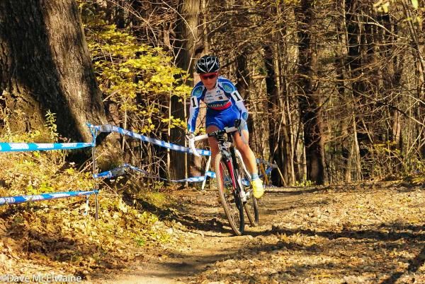 Katerina Nash (Luna Pro Team) is quite comfortable on singletrack.