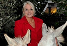 Lucy_with_donkeys_xmas_3.jpg