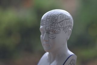 A portrait of a statue's head taken using the Sigma 105mm f/1.4 DG HSM Art lens