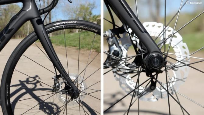 The IsoSpeed fork uses unusually forward-swept blades, which provides more of a leaf spring effect on bumps. The dropouts reach slightly rearward, however, in order to maintain a standard offset