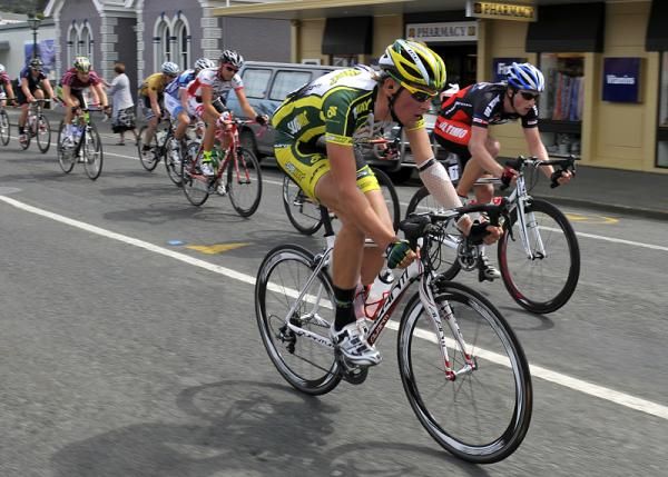 The pace is on as riders speed through Riverton.