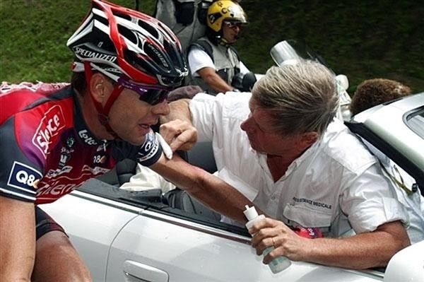 Dr. Gerard Porte has been with the Tour for a long time and the riders are happy they can get treatment while not losing contact with the peloton. Treatment at 40km/h is something else!
