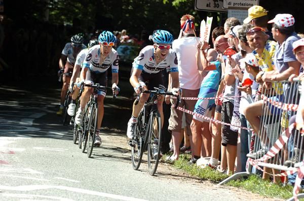 Christian Vande Velde paces Garmin-Cervelo teammate Tom Danielson on the C&ocirc;te de Pramartino.