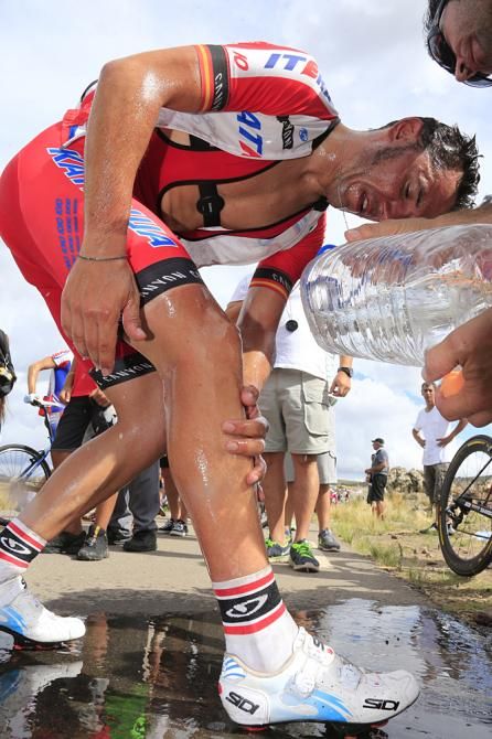 Joaquim Rodriguez cools off after a very hot day in San Luis
