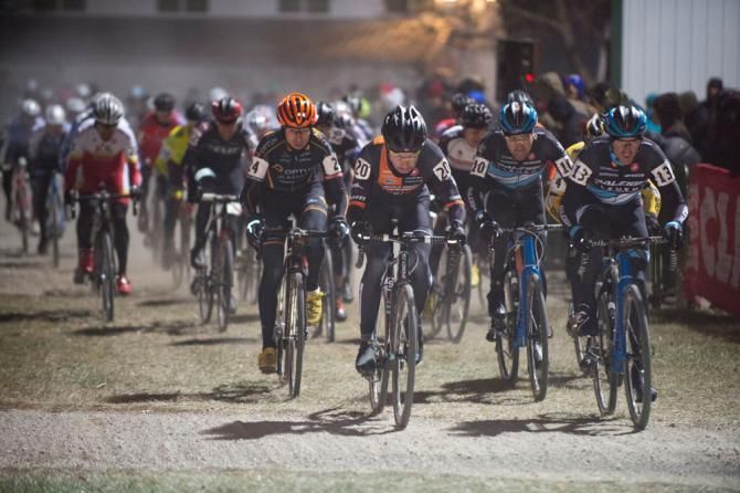 The men start in a cloud of dust on the start line.