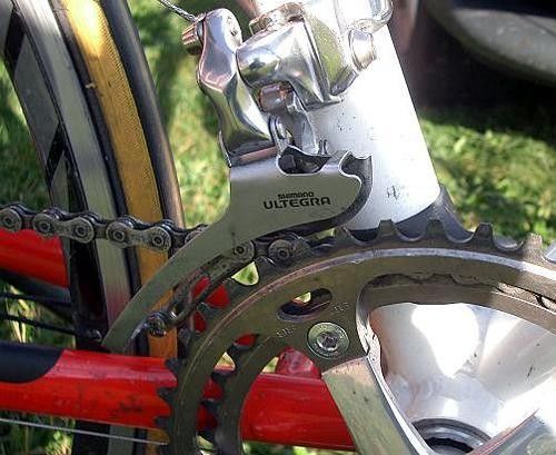 An Ultegra front derailleur does the job up front.