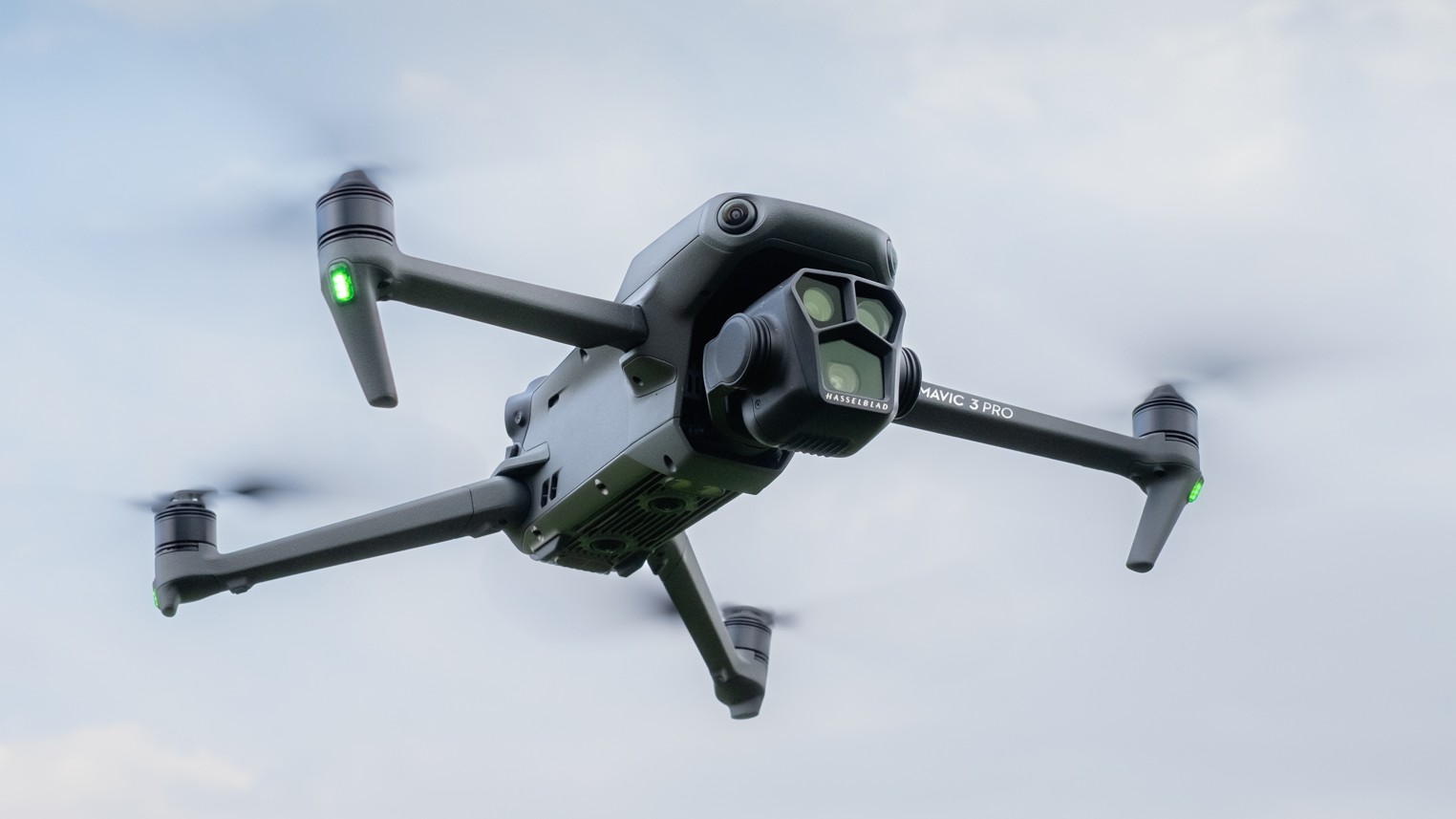 DJI FPV Drone 4K/60fps video advanced flight modes provide a thrilling  brand new original in