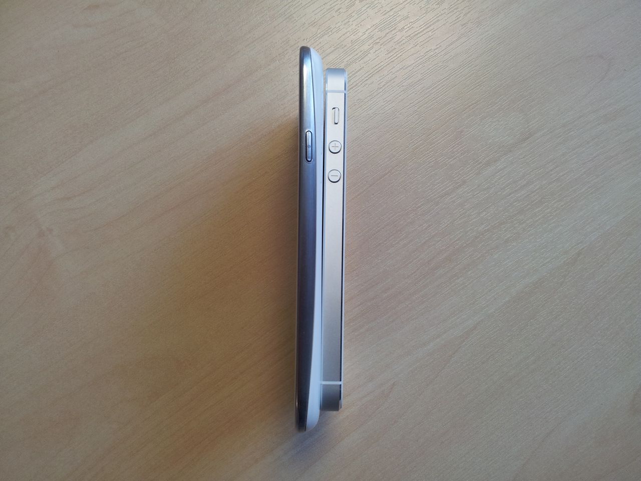 Samsung Galaxy S3 vs Apple iPhone 5 - Thickness