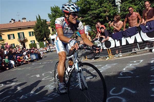 Rubens Bertaglioti (Diquigiovanni) grimaces at the effort.
