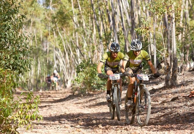 Leading mixed Ariane Kleinhans (front) and Erik Kleinhans (rear)