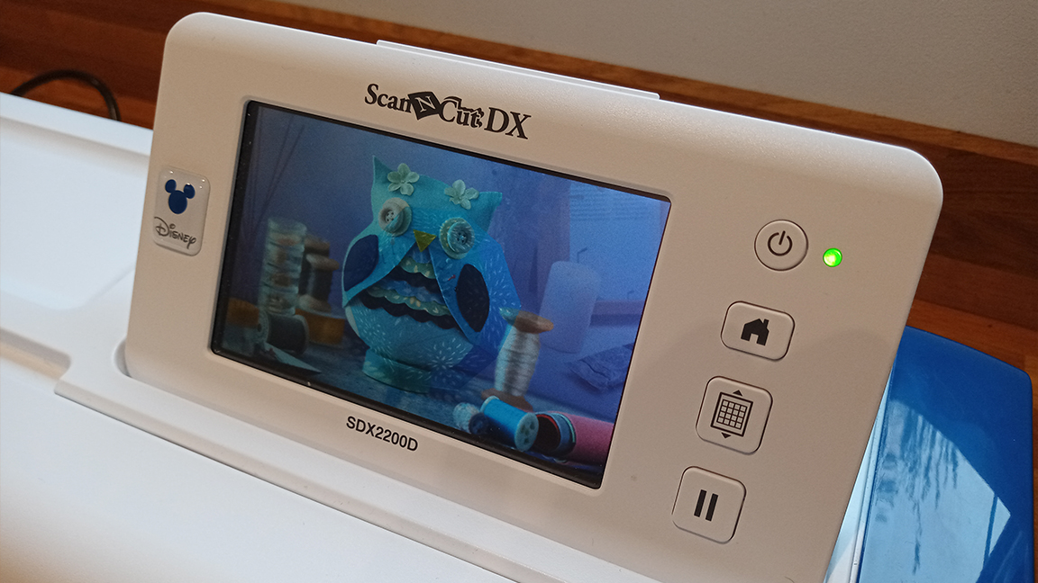 A photo of the ScanNCut's LCD screen