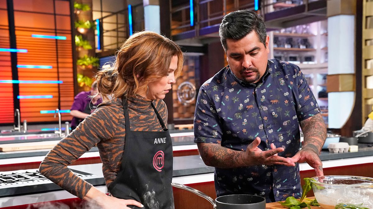 Contestant Anne (left) with judge Aarón Sánchez in the “Cook for Your Legend” airing Wednesday, Aug. 18 on Fox.