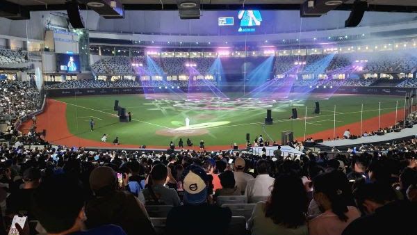 A Coda speakers system amps up the new Taipei Dome. 