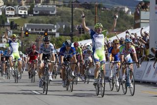 Elia Viviani takes the win on stage 4 for Liquigas-Cannondale