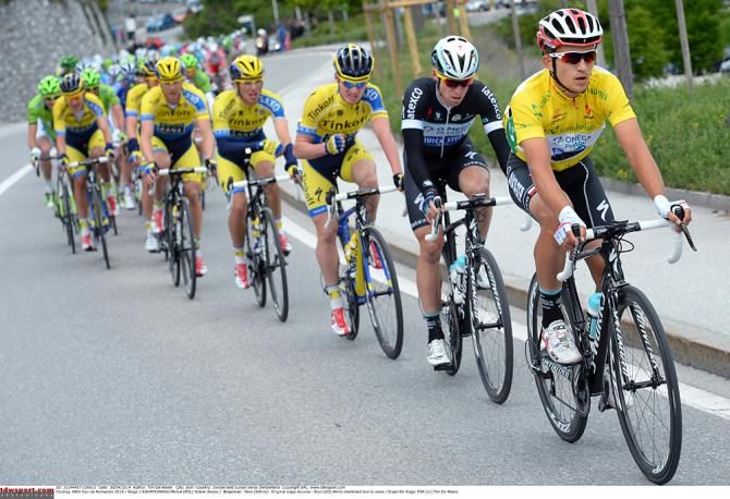 Kwiatkowski's yellow is close to the Tinkoff-Saxo colors