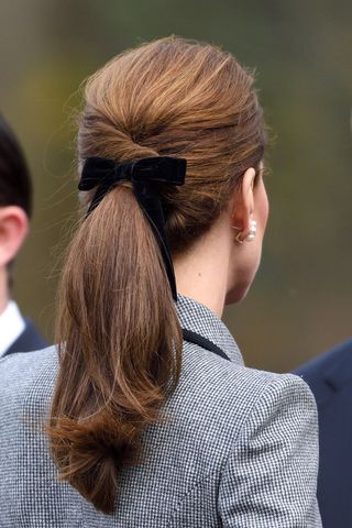 kate middleton wearing a ponytail and black hair bow