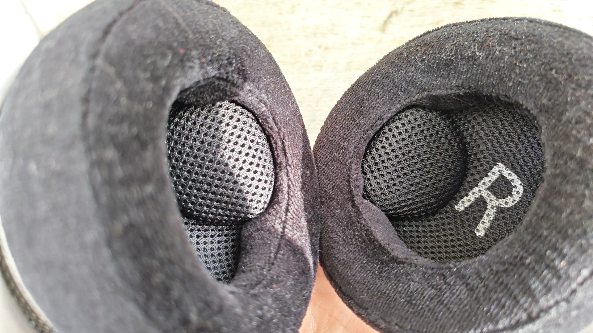 A close up of the drivers of the Grell OAE2 headphone.