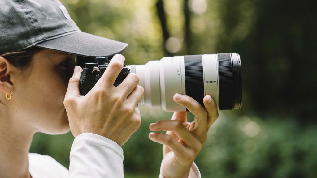 smaller-faster-closer-sony-s-new-70-200mm-f4-g-ii-lens-blows-first