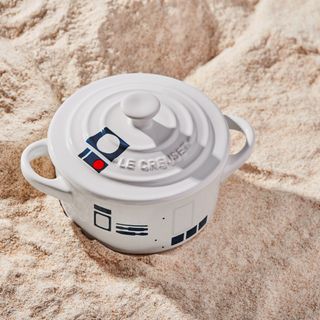 white mini cocotte with sand