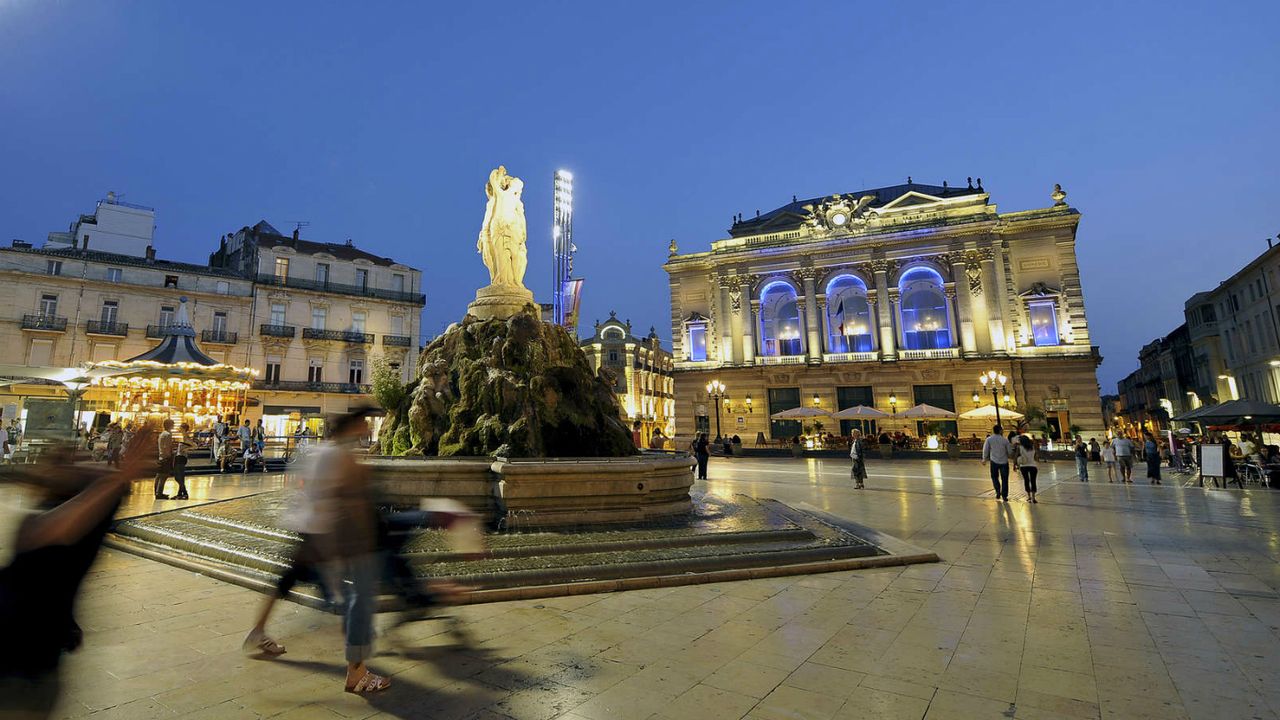 place-de-la-comedie-montpellier-de-nuit_format_1920x1080_1.jpg