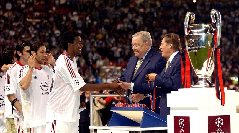 AC Milan players line up to receive their Champions League winners&#039; medals