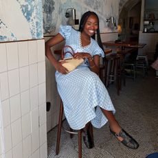 fisherman sandals - Raquel Costa Gomes wearing a gingham dress and black sandals