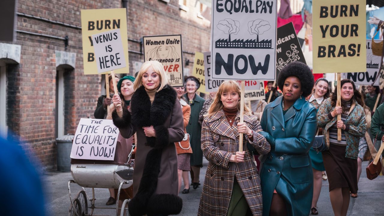 Trixie Franklin (HELEN GEORGE), Rosalind Clifford (NATALIE QUARRY)Joyce Highland (RENEE BAILEY)