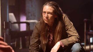 Tess (Anna Torv) squatting down to speak to Ellie in The Last Of Us