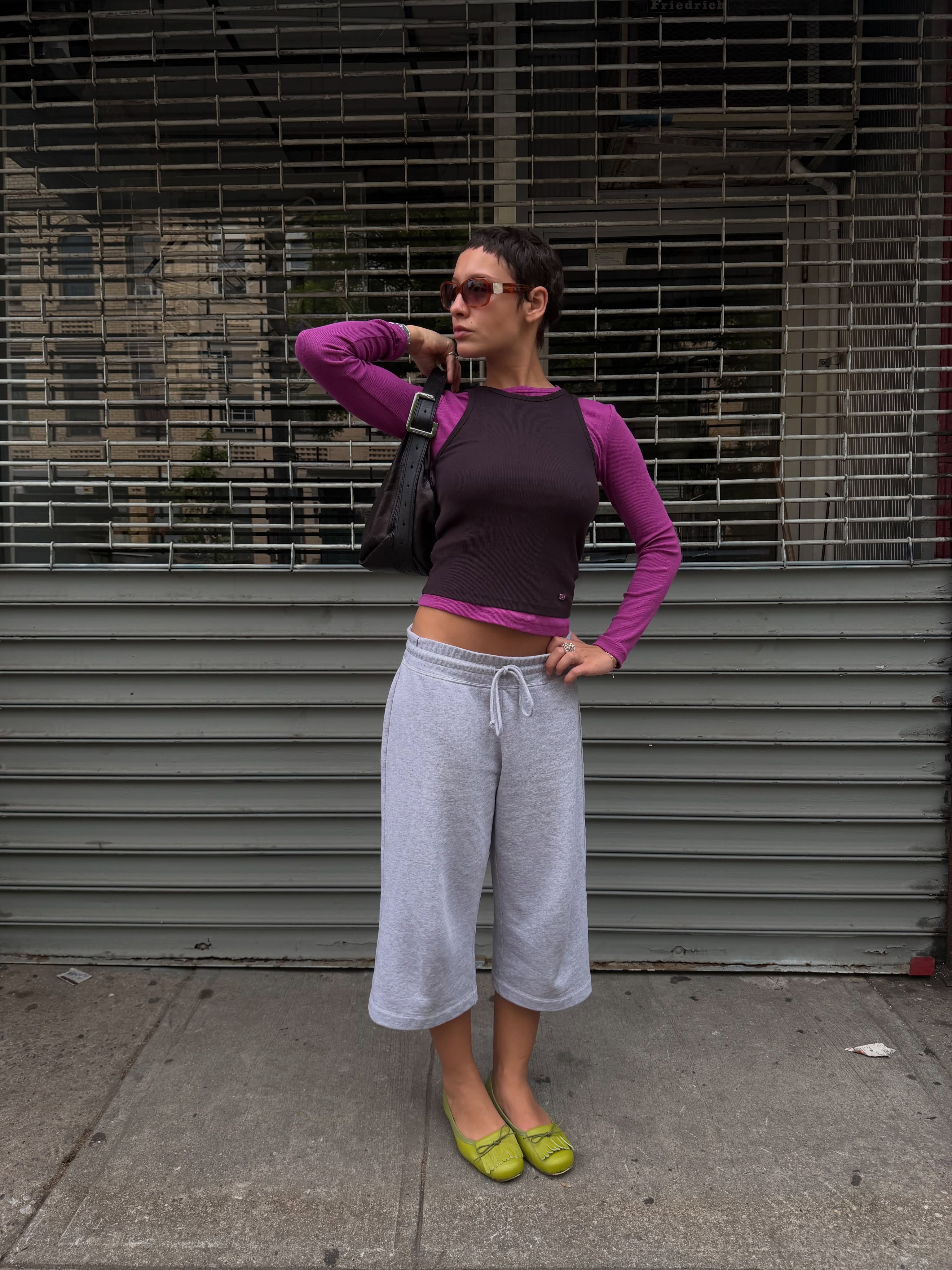 A woman wearing non-black ballet flats outfit summer 2026.