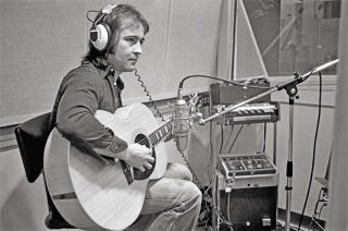 Jones during sessions for Foreigner’s self-titled debut in 1976
