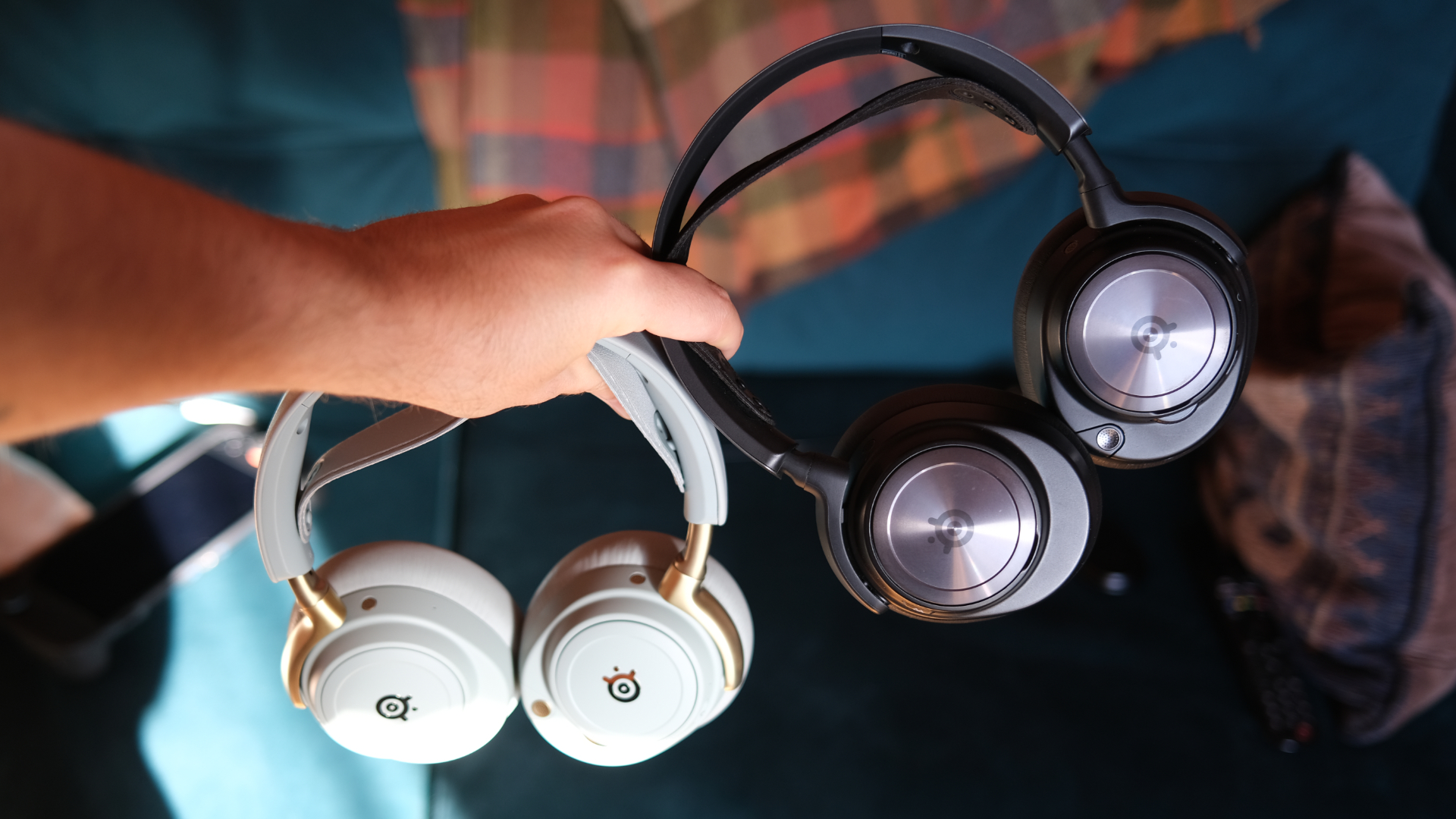 SteelSeries Arctis Nova Elite vs Nova Pro Wireless