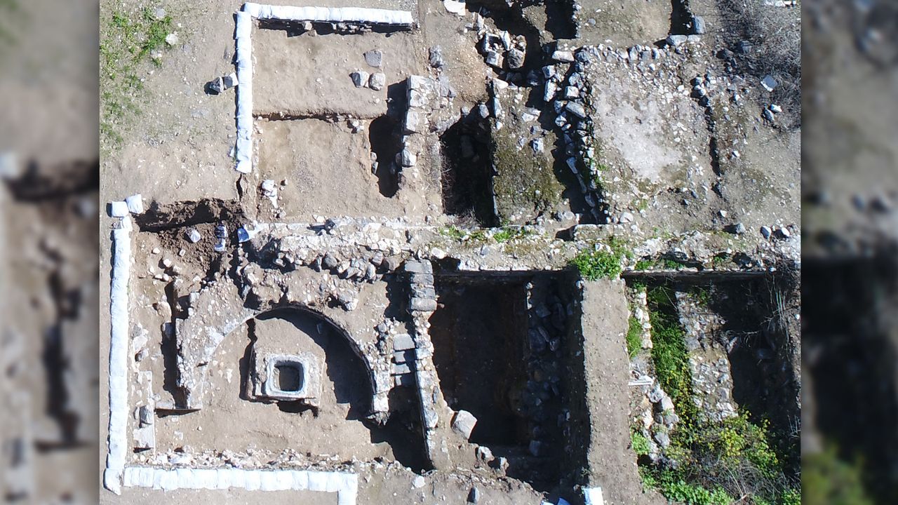 The apse of a 12th-century Frankish structure at the site, possibly from a chapel.