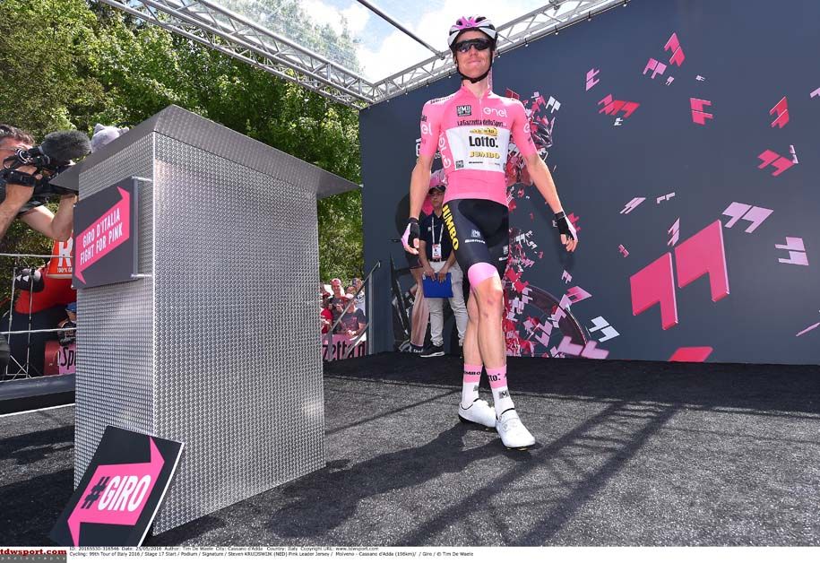 Steven Kruijswijk in the maglia rosa