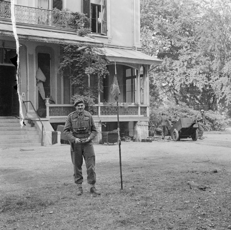 British General Urquhart outside the museum during the war. The flag next to him is part of the Hartenstein museum's permanent collection.