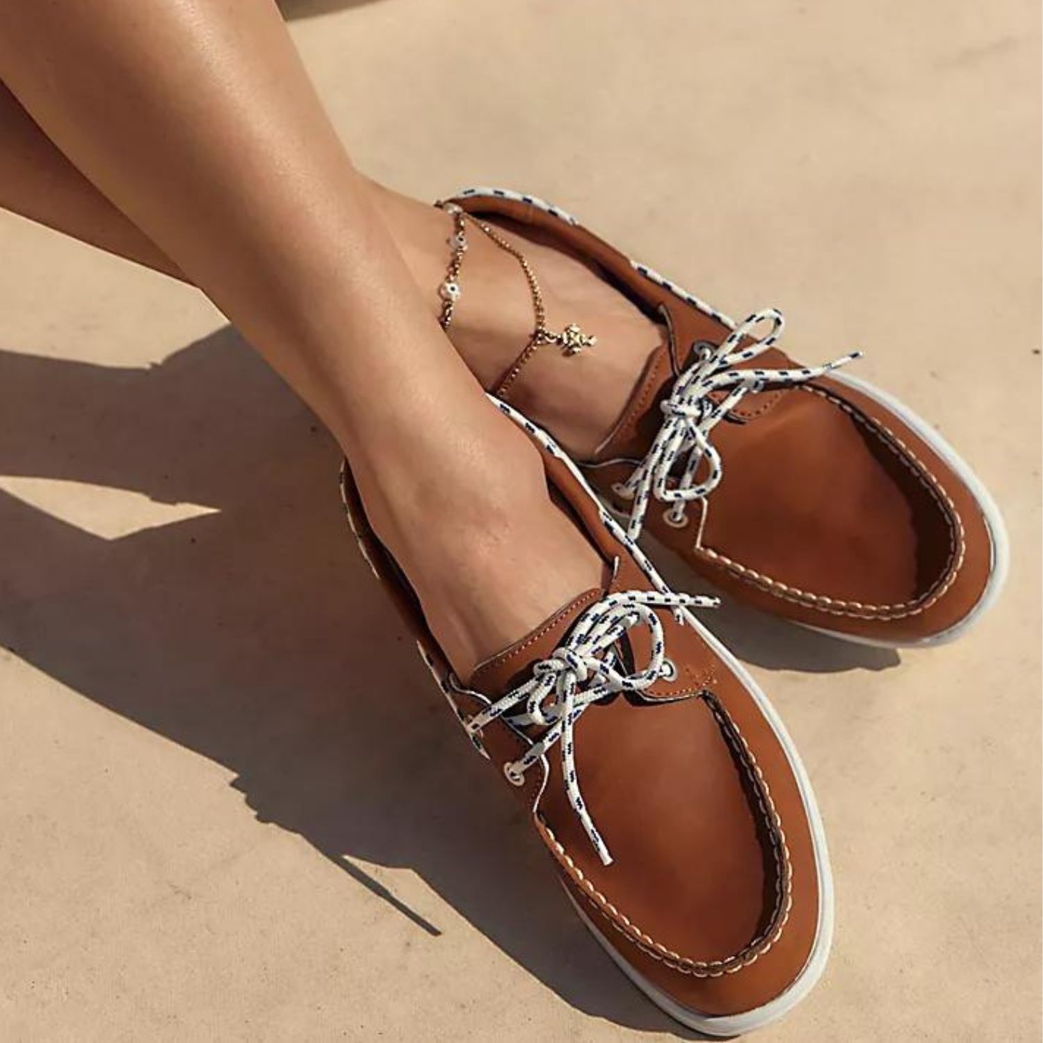  According to those in the fashion know, this is the only way to wear boat shoes this summer 