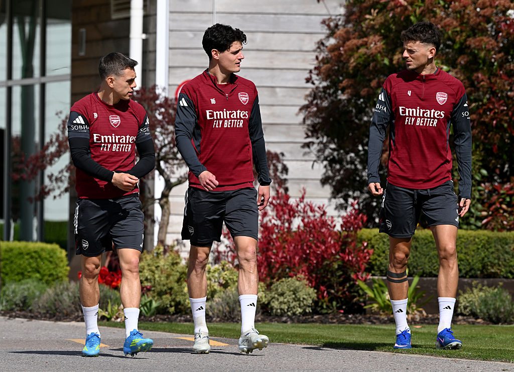 Leandro Trossard, Christian Norgaard and Ben White in training for Arsenal