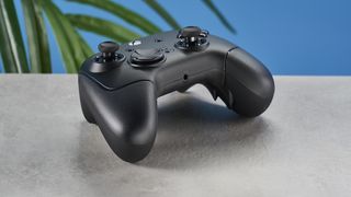 Photograph of the Razer Wolverine V3 Pro controller