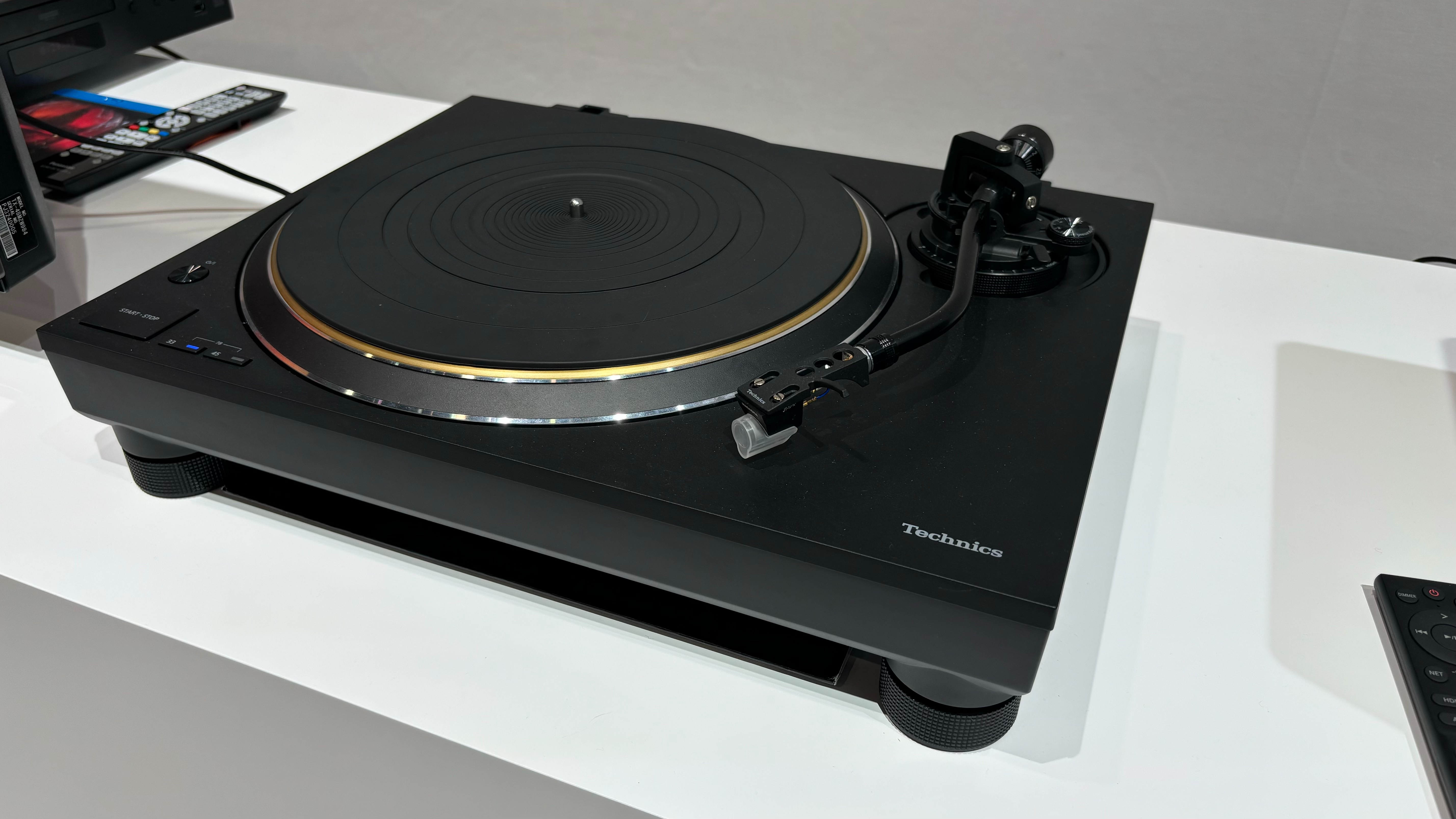 Technics SL-1300G in black finish displayed at IFA stand