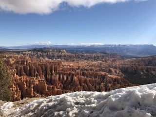 Red hoodoos and a thick blanket of snow at Bryce Canyon National Park