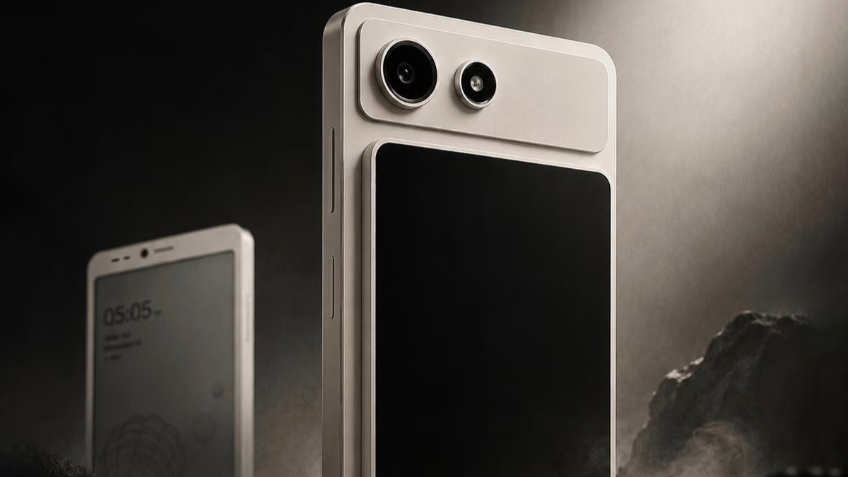 The Hisense A10 hybrid phone showing an E Ink front display and a "detachable" LCD.