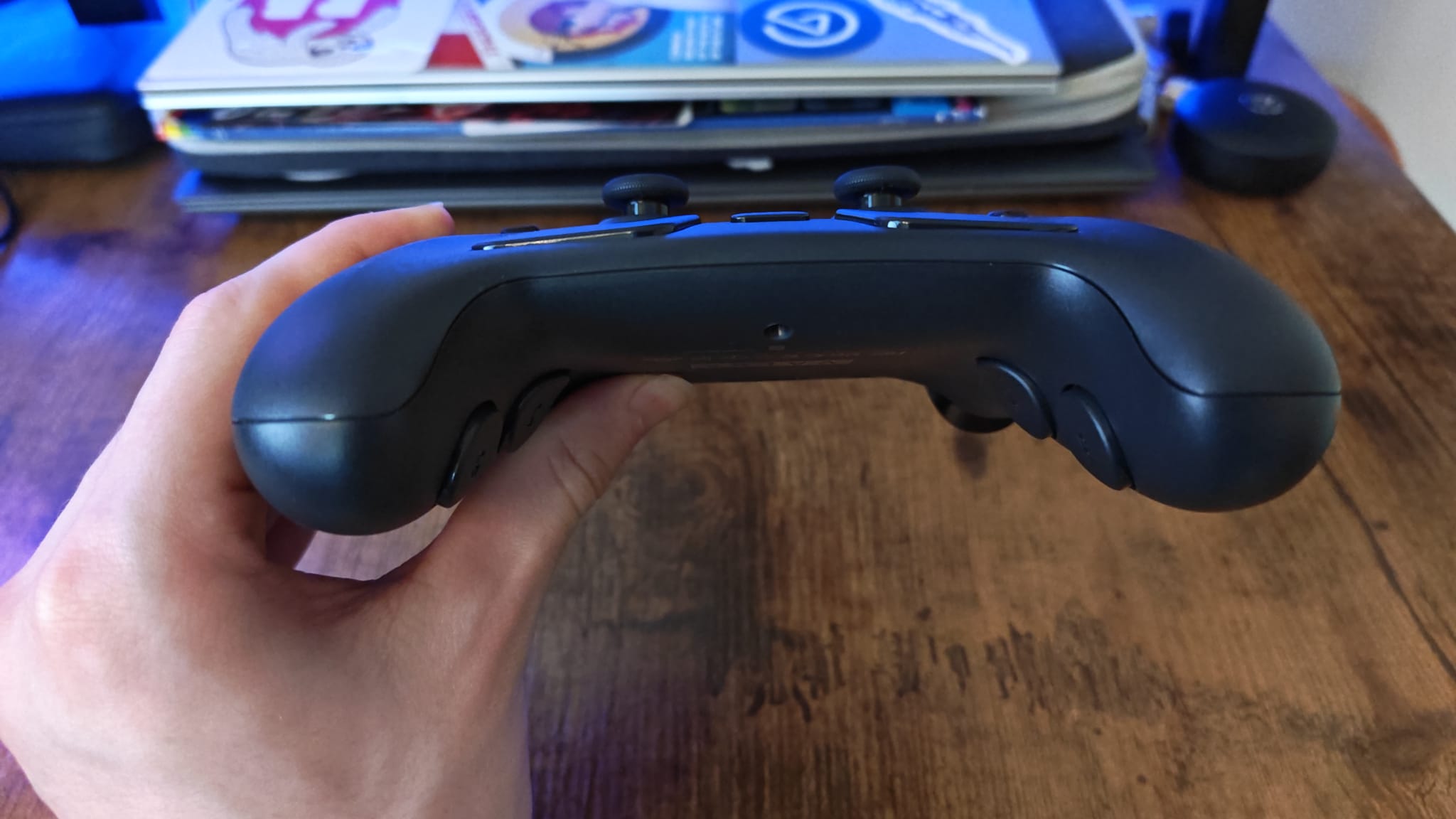 The slim profile of the Steam Controller's body