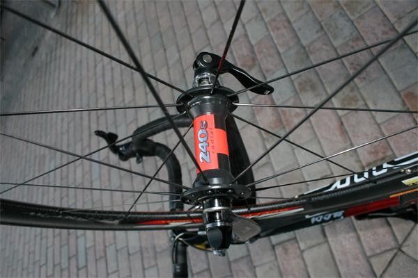 A Phonak team specials are these Zipp-rims laced to DT Swiss hubs