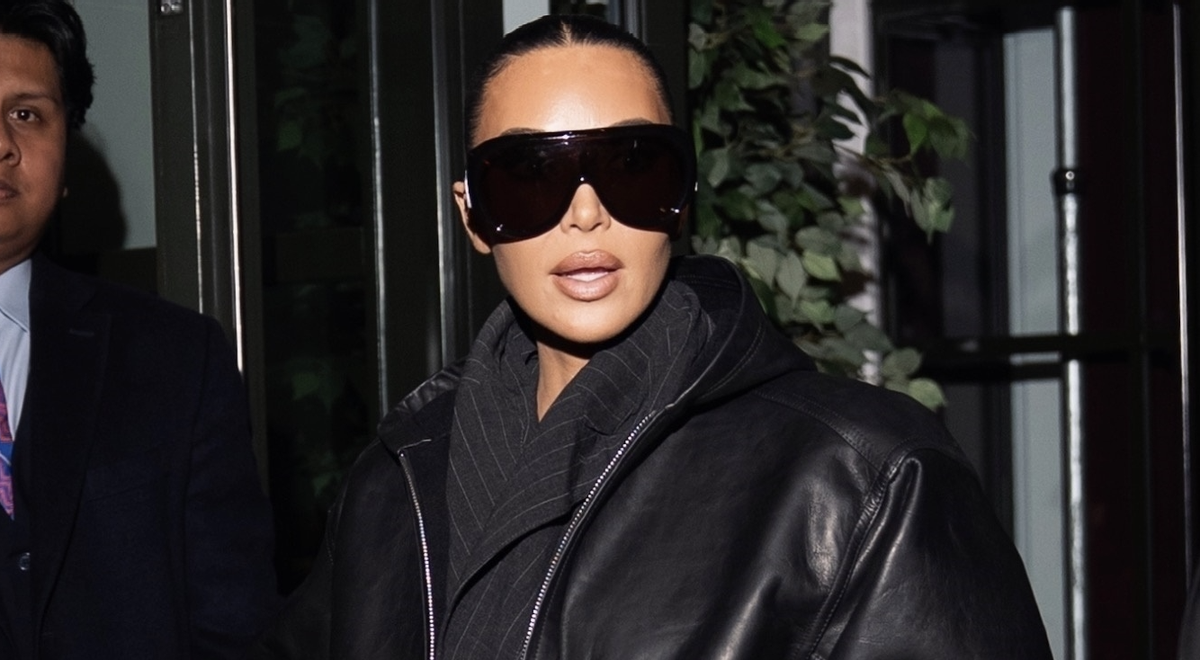 Kim Kardashian Puts a Fashion-Girl Twist on Blazer and Jean Outfits | Marie  Claire