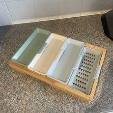 Trying Aldi's new compartmented chopping board 